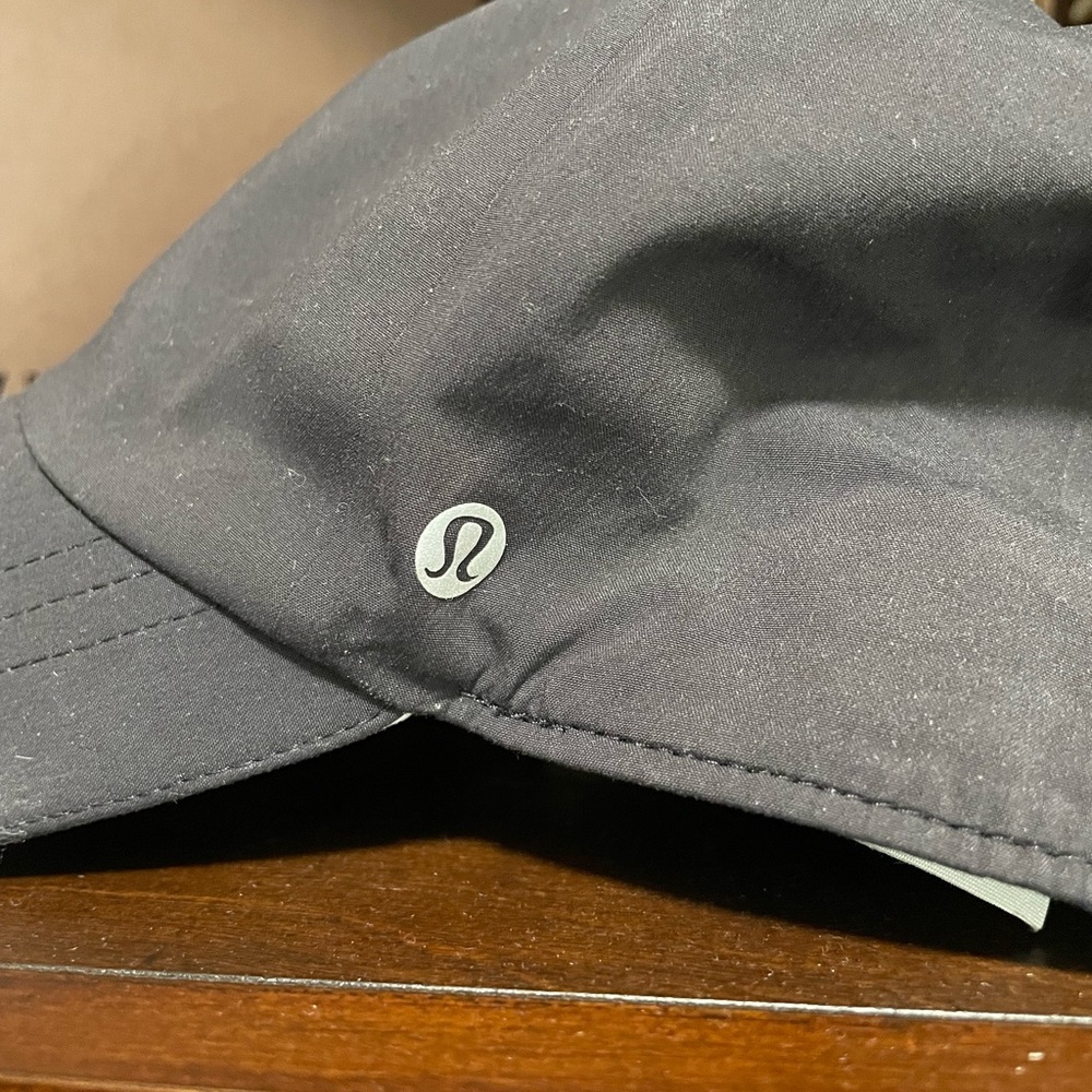 lululemon athletica black running hat with reflective logo